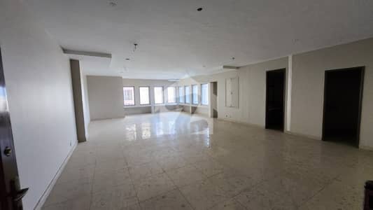 1550 Sq Ft Two Side Corner Empty OFFICE in VIP Building of main Shahra e Faisal Day Shift building