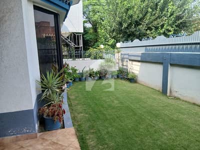 F11 Liveable Condition House Size 500 Sq. Yd