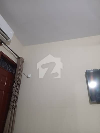 1st Flor 2bed dining dingroom 2attach bths westopen120yds 50fit road urjent re tel contact only ms estate