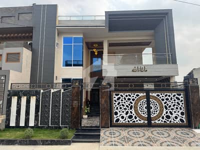 10 Marla Luxury House for Sale in Regi Model Town