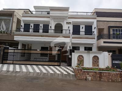 G13 Brand New Luxury House For Sale Size 40*80