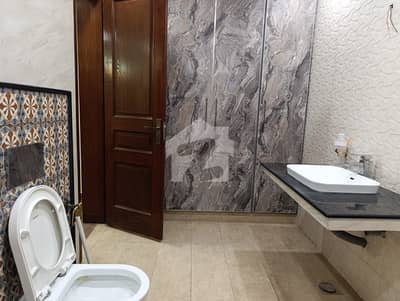ڈی ایچ اے فیز 8 سابقہ ایئر ایوینیو ڈی ایچ اے فیز 8,ڈی ایچ اے ڈیفینس,لاہور میں 2 کمروں کا 10 مرلہ بالائی پورشن 75.0 ہزار میں کرایہ پر دستیاب ہے۔ ڈی ایچ اے فیز 8 سابقہ ایئر ایوینیو ڈی ایچ اے فیز 8,ڈی ایچ اے ڈیفینس,لاہور میں 2 کمروں کا 10 مرلہ بالائی پورشن 75.0 ہزار میں کرایہ پر دستیاب ہے۔