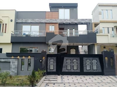 10 Marla Beautiful House For Rent
