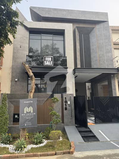 5 MARLA BRAND NEW HOUSE FOR SALE IN DHA 9 TOWN AT VERY HOT LOCATOIN
