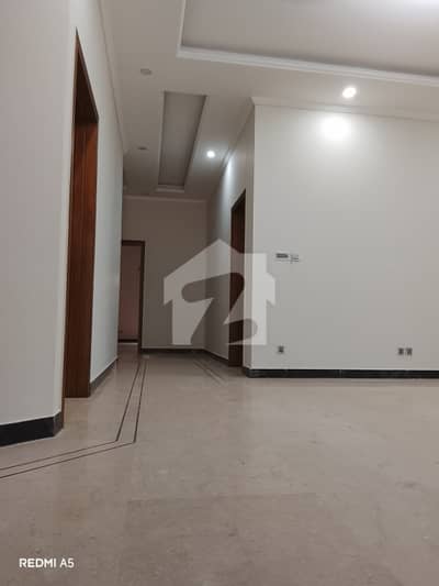 E-11/3 1kanal ground plus basement 5beds attached bath Drawing room dining room tv lounge servant quarter separate gate 3car parking available for rent