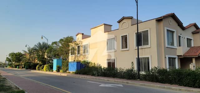 DeadEnd Corner 3Bed DDL 152sq yd Villa FOR SALE at Precicnt-11B (All Amenities Nearby) Heighted Location Investor Rates