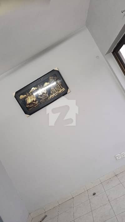 Only for Ladies  Pine Avenue main road  V BEAUTIFUL FLAT  NEAR MAIN