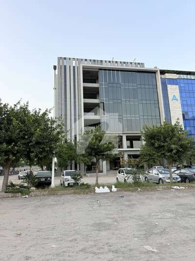 CORNER !!! 4 Kanal Commercial plot for Sale in Gulberg Greens