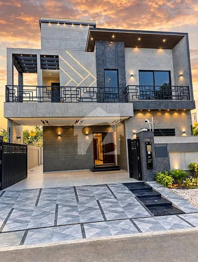 10 Marla Brand New Luxury House For Sale With 5 ACs Installed, 12KW Solar System, CCTV & Electric Security Wire - LESCO, Gas Installed
