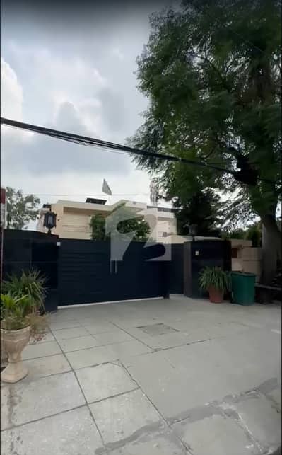 4.5 Kanal House With Direct Main Road Approach For Sale In J Block, Model Town Lahore 4.5 Kanal House With Direct Main Road Approach For Sale In J Block, Model Town Lahore