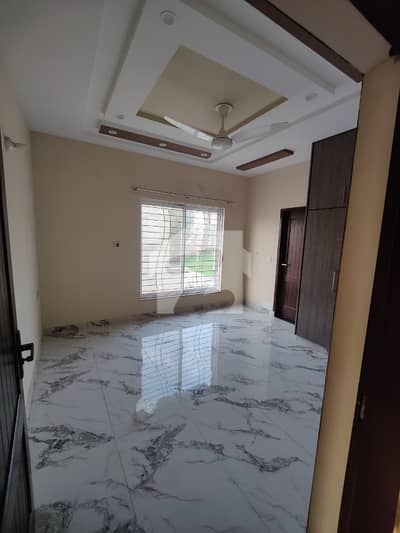 Luxurious 8 Marla Upper Portion Available For Rent
