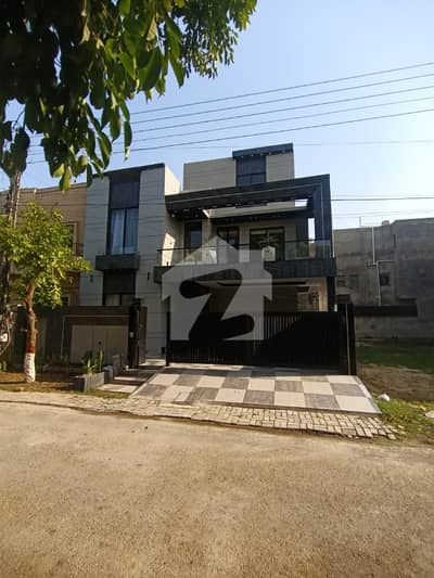 MODERN HOUSE BRAND NEW CONDITION SOLID CONSTRUCTION
