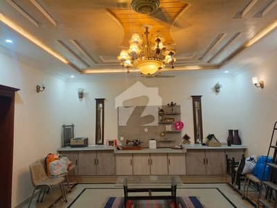 سبزہ زار سکیم ۔ بلاک جی سبزہ زار سکیم,لاہور میں 5 کمروں کا 10 مرلہ مکان 3.6 کروڑ میں برائے فروخت۔