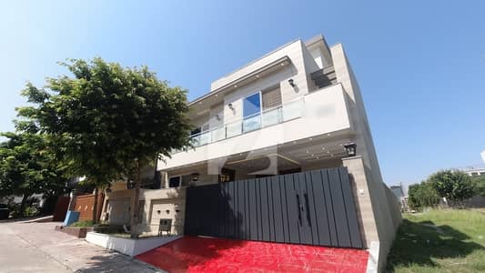 Prime Location Top City 1 House Sized 10 Marla