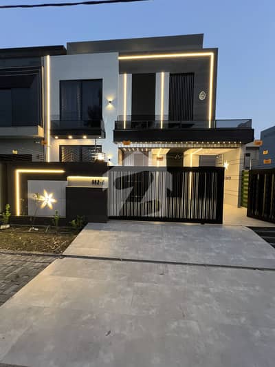 10 Marla Moderen House For Sale At Central Park Lahore