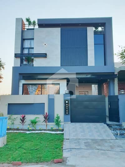 5 MARLA HOUSE BRAND NEW BEAUTIFUL LOCATION AVAILABLE FOR RENT