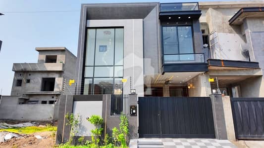 Prime Location 5 Marla House In Central Central Park - Block A1 For sale