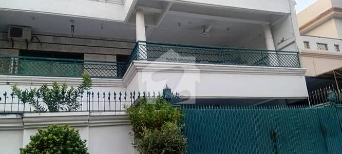 50*90 Cda Transfer Top Location Marble Floor Liveable House Available In F-11/2 Near Markaz Near Double Road