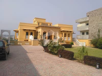 بنی گالہ اسلام آباد میں 3 کنال Studio مکان 14.5 کروڑ میں برائے فروخت۔