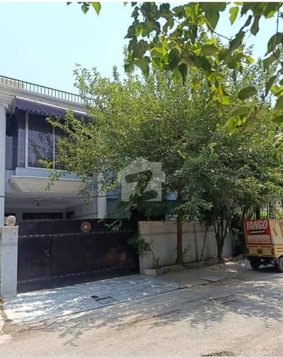 10 Marla Old But Liveable House At Very Prime Location Of Faisal Town