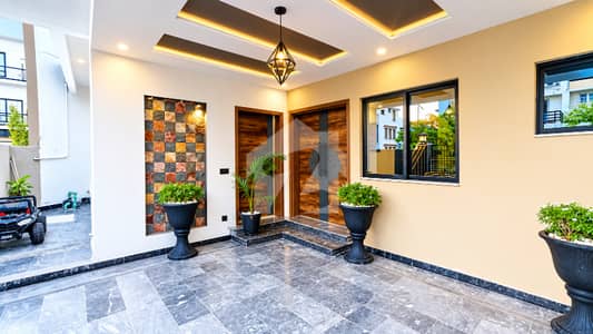 Owner-Built 7.5 Marla Corner House Prime Location Bahria Enclave For Sale
