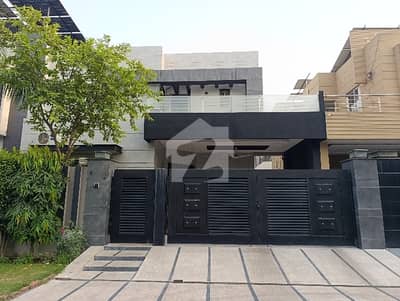 ائیر ایوینیو ۔ بلاک ایم ڈی ایچ اے فیز 8 سابقہ ایئر ایوینیو,ڈی ایچ اے فیز 8,ڈی ایچ اے ڈیفینس,لاہور میں 4 کمروں کا 10 مرلہ مکان 4.8 کروڑ میں برائے فروخت۔