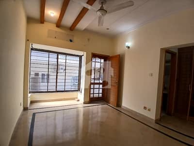 30x70 upper Portion available for rent only for Hirring