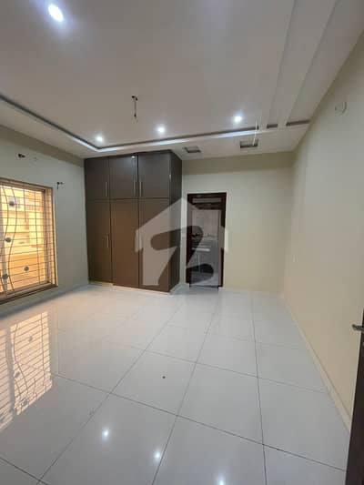 Charming 10 Marla Portion For Rent Ideal Location &Amp; Modern Living