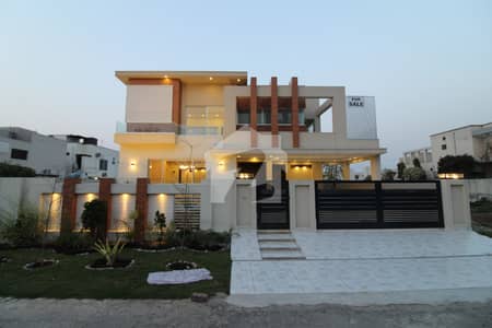 1Kanal Slightly Used Like Brand New Modern House For Sale, NEAR TO PARK. 1Kanal Slightly Used Like Brand New Modern House For Sale, NEAR TO PARK.