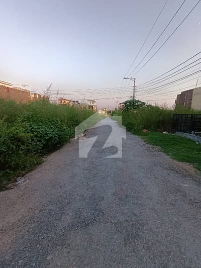 Plot for sale in i11.1