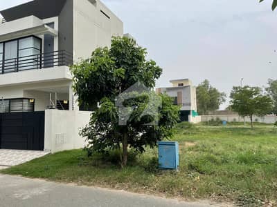 EXCELLENT LOCATION SECTOR D , 5 MARLA PLOT FOR SALEH