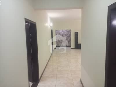 10 MARLA 3 BEDROOMS APARTMENT AVAILABLE FOR RENT