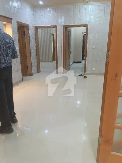 F11 Ground portion 2bed attached washroom Tile falor dd tvl lounge kitchen car parking meters separate pani buring