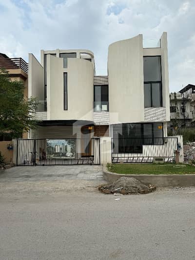 Perfect 10 Marla House In G-14/4 For Sale