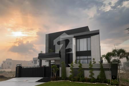 KANAL ULTRA MODERN SUPER LUXURY BUNGALOW FOR SALE ON TOP LOCATION