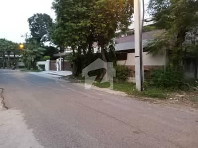 KANAL VERY HOT LOCATION PLOT AVAILABLE FOR SALE IN DHA PHASE 1.
