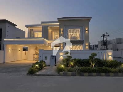 Falcon Complex New Malir House For sale Sized 500 Square Yards