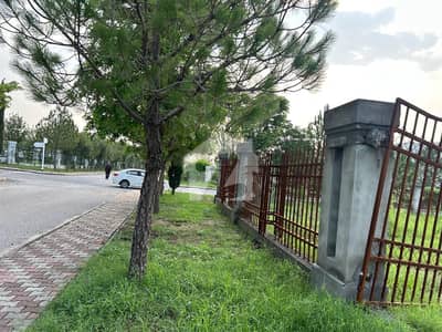 A Executive 5 Kanal Develop Possession Corner Boundery Wall Farmhouse Plot Hightedg Location Available For Sale