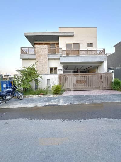 7 Marla Double Unit House Available For Rent In Usman block 7 Marla Double Unit House Available For Rent In Usman block