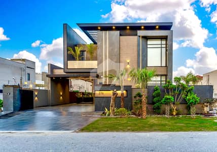 1Kanal Ultra Moldern Luxury Banglow With Basement 15Kv Solar system installed Superb Location