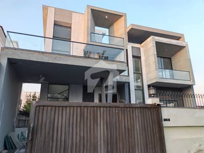1 kanal brand new house available for rent
