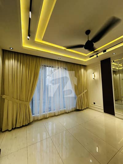100-YARD BUNGALOW AVAILABLE FOR SALE DHA PHASE 8, ZONE A 100-YARD BUNGALOW AVAILABLE FOR SALE DHA PHASE 8, ZONE A
