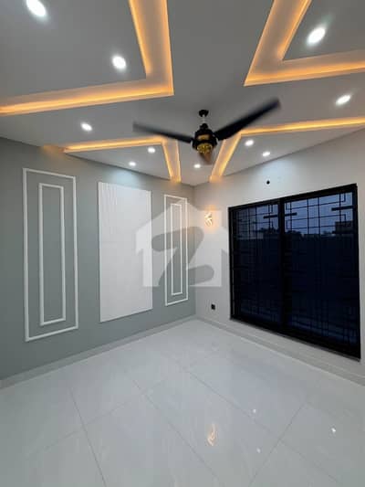 Center Park Housing Scheme  10 Marla most beautiful and good looking house available for rent