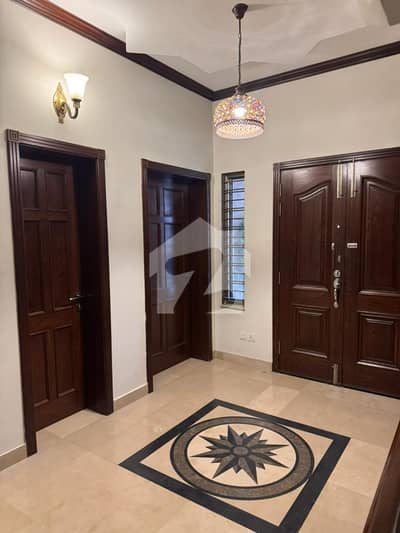 G9/4,10 Marla Livable House Near Metro Station G9/4,10 Marla Livable House Near Metro Station