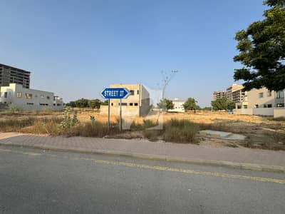 272 Sq Yd West Open Plot #400 Rd-6 Near Bahria Heights Precinct-8! Surrounded by Park, Mosque, Gallery, Commercial Hub & All Amenities Nearby. Perfect for Dream Home or Smart Investment!