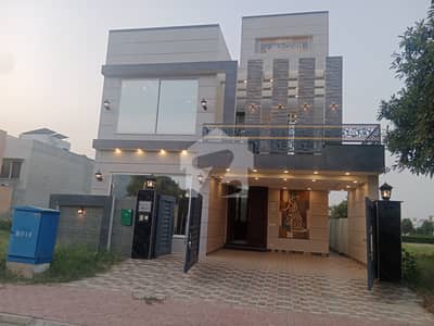 بحریہ آرچرڈ لاہور میں 5 کمروں کا 8 مرلہ مکان 2.9 کروڑ میں برائے فروخت۔