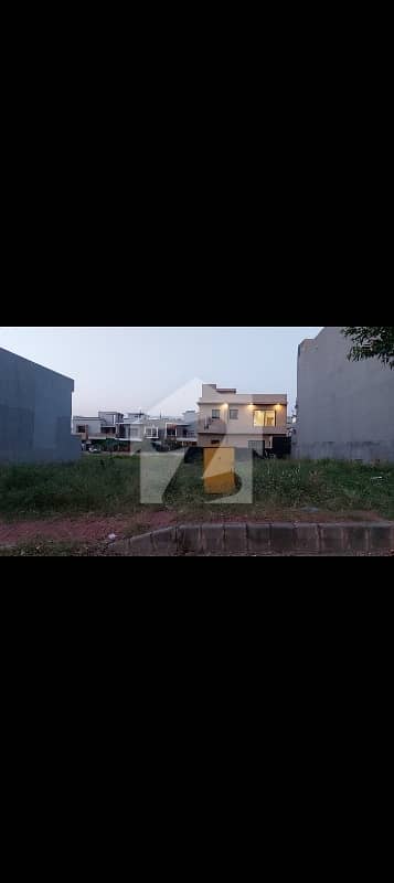 E Block 10m Blvd Plot For Sale
