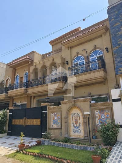 جوبلی ٹاؤن ۔ بلاک ڈی جوبلی ٹاؤن,لاہور میں 6 کمروں کا 7 مرلہ مکان 3.1 کروڑ میں برائے فروخت۔ جوبلی ٹاؤن ۔ بلاک ڈی جوبلی ٹاؤن,لاہور میں 6 کمروں کا 7 مرلہ مکان 3.1 کروڑ میں برائے فروخت۔
