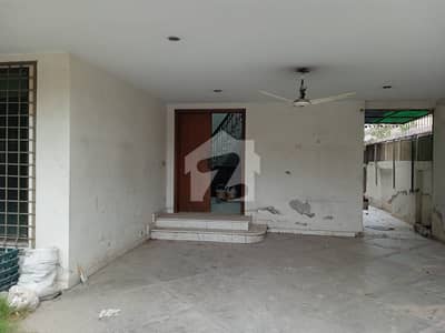 1 Kanal House Available For Rent In Main Cantt. 1 Kanal House Available For Rent In Main Cantt.