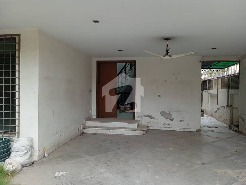 1 Kanal House Available For Rent In Main Cantt. 1 Kanal House Available For Rent In Main Cantt.